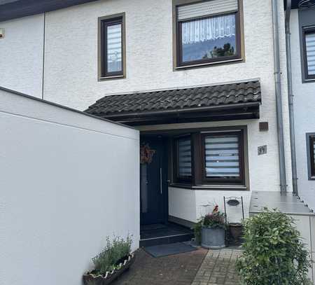 Auf ca. 194 m² Wfl/NF im Einfamilienreihenhaus residieren und PKW in Garage platzieren