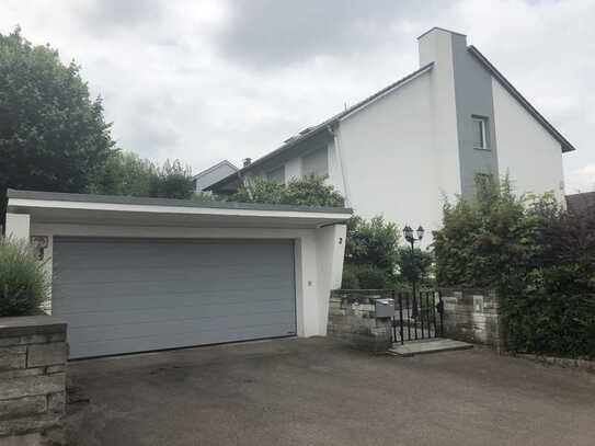 Helle, geräumige 4,5 Zimmer Wohnung + 32 m² Balkon in LB-Schlößlesfeld