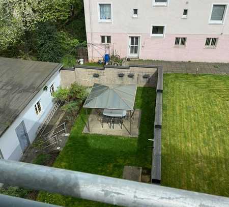 Balkon und 2 schöne Zimmer mit offener Küche!