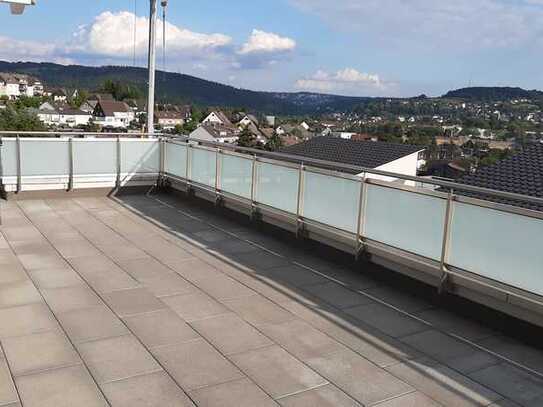 Penthouse-Wohnung in bevorzugter Südhanglage mit einzigartigem Fernblick