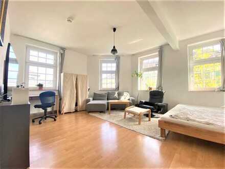 Wohnen im beliebten Saarlandstraßenviertel - wunderschöne 2,5 Zimmerwohnung zu vermieten!