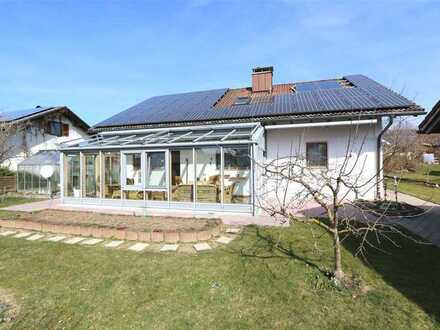 Modernisiertes, energieeffzientes EFH mit Garten und 11,52 kWp PV-Anlage in der Nähe von Grafenau