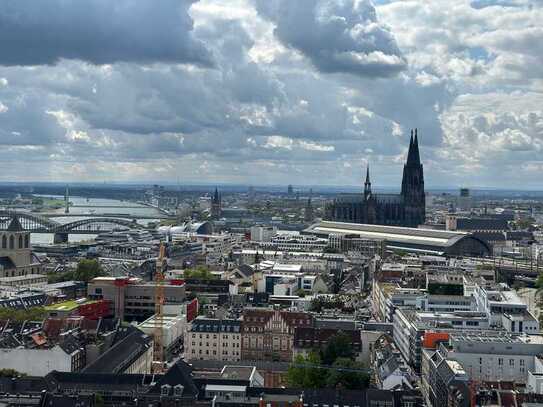 Exklusives Wohnen und fantastischer Ausblick aus 100 Meter Höhe im Herzen von Köln!