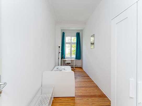 Cosy single bedroom in 3-bedroom apartment in Friedrichshain