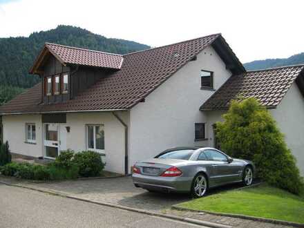 Großzügiges 1 bis 2-Familienhaus in sonniger Lage in Weisenbach