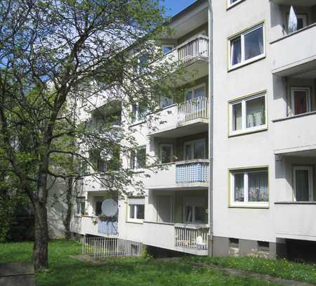 LASSEN SIE SICH VORMERKEN: renovierte 3-Zimmer Wohnung mit Balkon zu vermieten