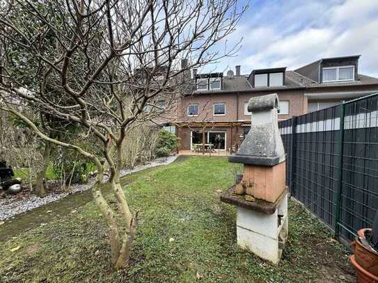 Wohnkomfort pur! Modernes Reihenmittelhaus mit großem Garten in Neuss Norf