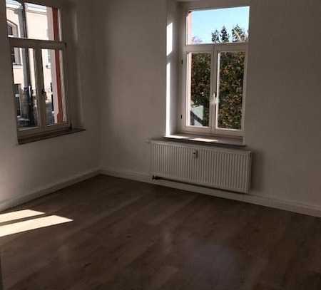 Großzügige 3-Zimmer mit Laminat, 2xBädern, Wanne und Dusche in guter Lage! EBK mgl.