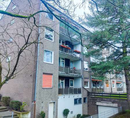 Erstbezug nach Sanierung mit Balkon: Geschmackvolle 3-Zimmer-Wohnung mit geh. Innenausstattung