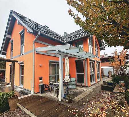 Charmantes, gepflegtes Einfamilienhaus mit einladender Terrasse und liebevoll gestaltetem Garten.