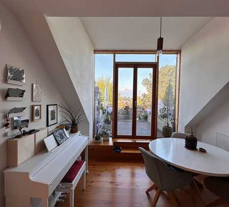 Stilvolle 3 Zi-Wohnung mit Dachterrasse und Einbauküche in Altbauvilla