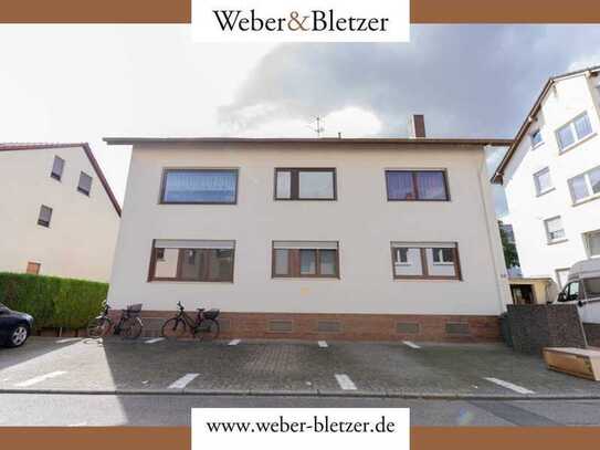 Helle und gepflegte 4 (!) Zimmerwohnung (Hochparterre) mit Westbalkon und 2 PKW-Stellplätzen!