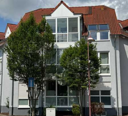 ** DACHGESCHOSS MAISONETTE MIT TOPP GRUNDRISS & 2 STELLPLÄTZEN **