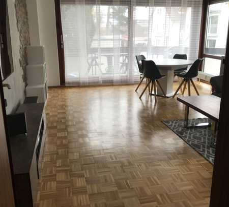 Möblierte 3-Raum-Hochparterre-Wohnung mit Balkon und Einbauküche in Stuttgart