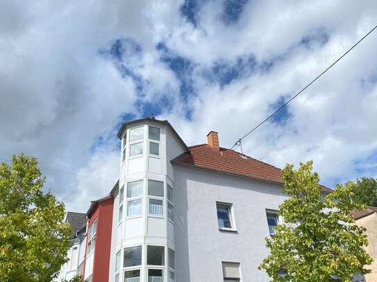 Zentrale und helle Dachwohnung mit Loggia in Pachten