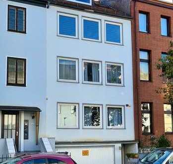 Mehrfamilienhaus mit 4 Wohnungen und Doppelgarage | Neustadt