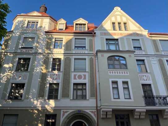 5-Zimmer-Altbau Traum mit Balkon in frisch renoviertem Jugendstil-Denkmal - von privat