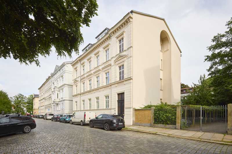 Stilvoller Altbau trifft Moderne im Waldstraßenviertel: 4-Zimmer-Wohnung mit Balkon & 2 Bädern