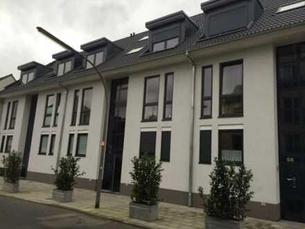 Vollständig renovierte 2-Raum-Wohnung mit Balkon in Köln