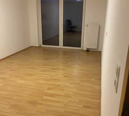 Großes und helles WG-Zimmer in Uni-Nähe (89075) ab 01.04.2025