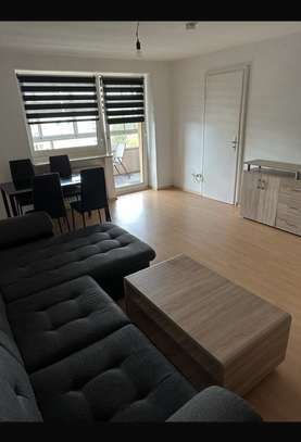 Zentral gelegene 1-Zimmer-Wohnung mit sehr großem Balkon und EBK in Germering