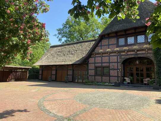 Einmaliges Anwesen im Fachwerkstil mit idyllischer Parkanlage