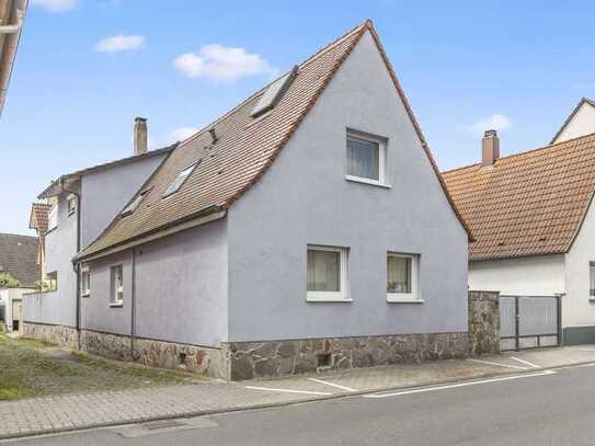 Gemütliches 1-2 Familienhaus mit kleinem Garten, Dachterrasse und vielseitigem Charme