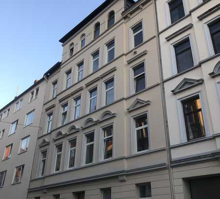 Exklusive, modernisierte 3,5-Zimmer-Wohnung mit Einbauküche in Hannover