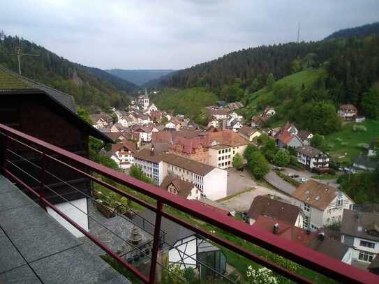 Sonnige, helle 3,5-Zimmer-Wohnung mit Balkon und Sicht auf Lauterbach