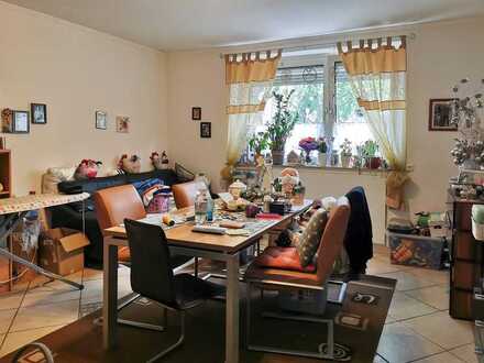 Erdgeschosswohnung in zentraler Wohnumgebung mit Garage!