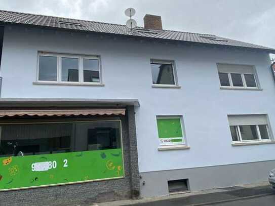 Schönes Mehrfamilienhaus 3 Wohnungen +1 Gewerbe