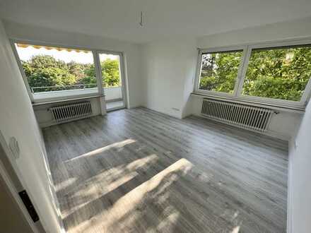 Wunderschöne 4,5-Zimmer-Wohnung mit Balkon, Gäste-WC und Abstellkammer in Hadern