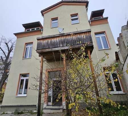 4-Familienhaus mit Potenzial für modernes Wohnung und Hofeinfahrt