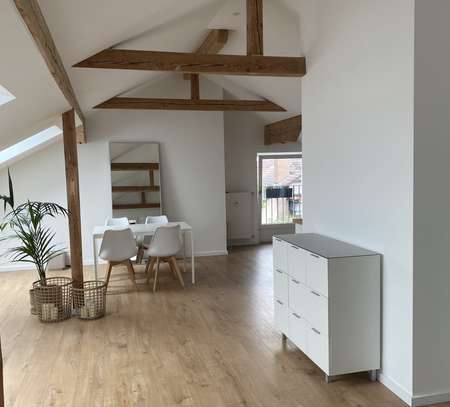 Außergewöhnliche, möblierte, top-moderne Loft-Wohnung mit gehobener Innenausstattung