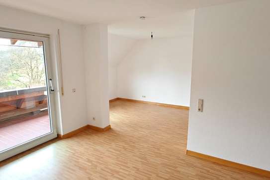 Ansprechende 3,5-Zimmer-Wohnung mit Balkon, Loggia und Einbauküche in Lörrach-Hauingen