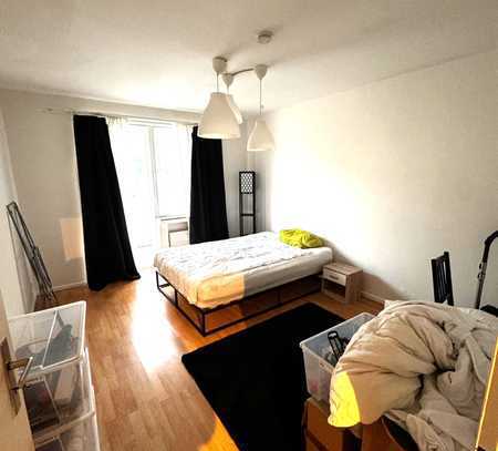 Lichtdurchflutete Wohnung, nur Minuten zum Bahnhof