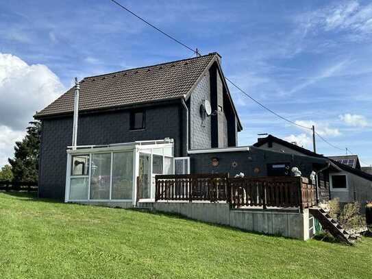 Nideggen-Schmidt: Haus mit Doppelgarage und wunderschöner Weitsicht in die Natur