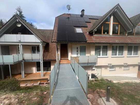 Sanierte Wohnung Mehrfamilienhaus