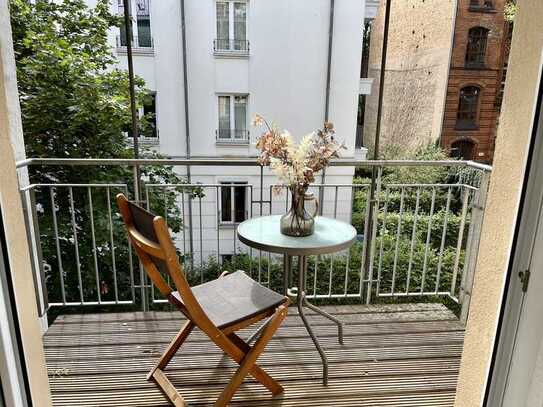 *Helle, voll möblierte Wohnung mit Balkon in PrenzlBerg* Bright furnished flat with balcony*