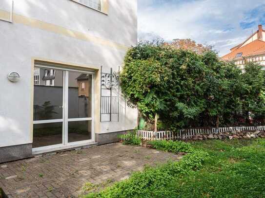 Vollsanierte Erdgeschoßwohnung mit Terrasse und neuer Einbauküche zu vemieten.