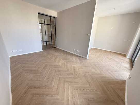 ERSTBEZUG! Moderne 3-Raumwohnung im 2. OG, mit tollem Bad, offener Küche, großem Balkon &Stellplatz!