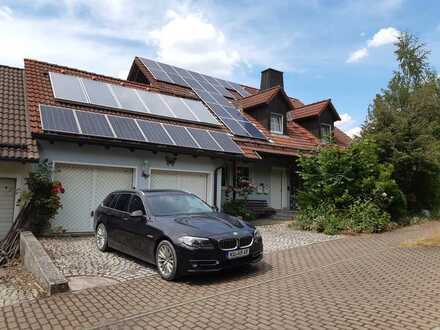 Vollständig renovierte 3 Zimmer-EG-Wohnung mit Balkon und Einbauküche in Kupferberg