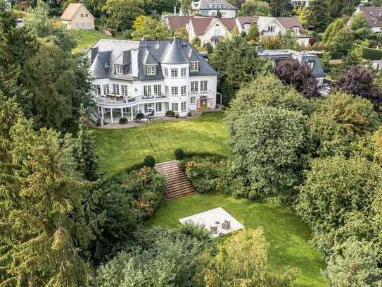 Exklusive Architektur auf traumhaftem Grundstück! Ein Anwesen im Stil eines französischen Châteaus.