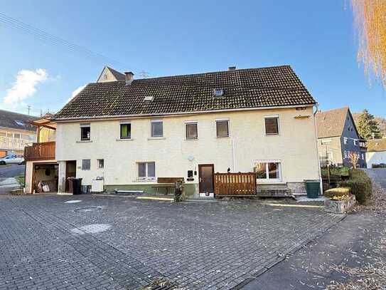 Ein-/ bis Zweifamilienhaus mit Garage