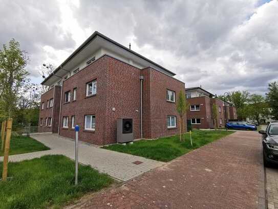 In attraktiver Neubau-Stadtvilla: 3 Zimmerwohnung mit Balkon