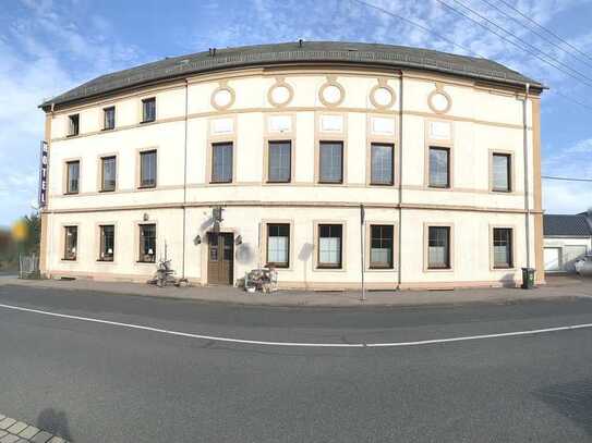 Gasthof mit Hotelzimmern und Wohnung