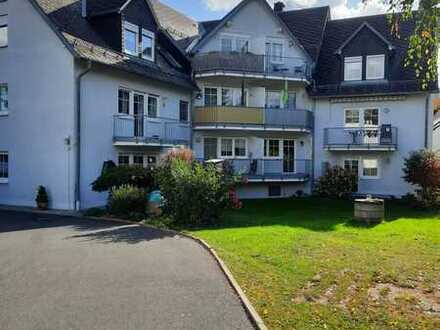 Großzügige 3-Zimmer-Erdgeschoss-Wohnung mit Balkon und Garage