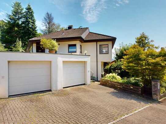 Traumhaftes EFH mit Garage, grossem Garten in ruhiger Lage mit atemberaubender Aussicht und sep. ELW