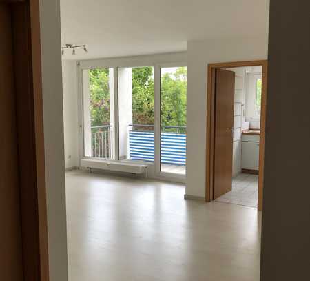 2 Zimmer Wohnung in ruhiger Lage mit Balkon und TG-Stellplatz