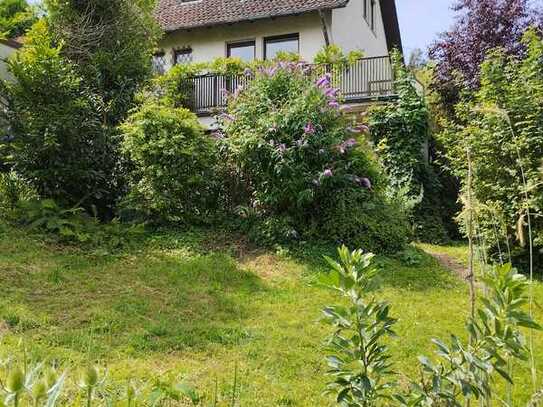 Charmantes Haus in bester, ruhiger Lage von Staufenberg mit Einliegerwohnung und großem Garten